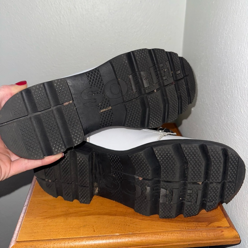 Sorel | White Combat Boots Waterproof - Picture 7 of 7